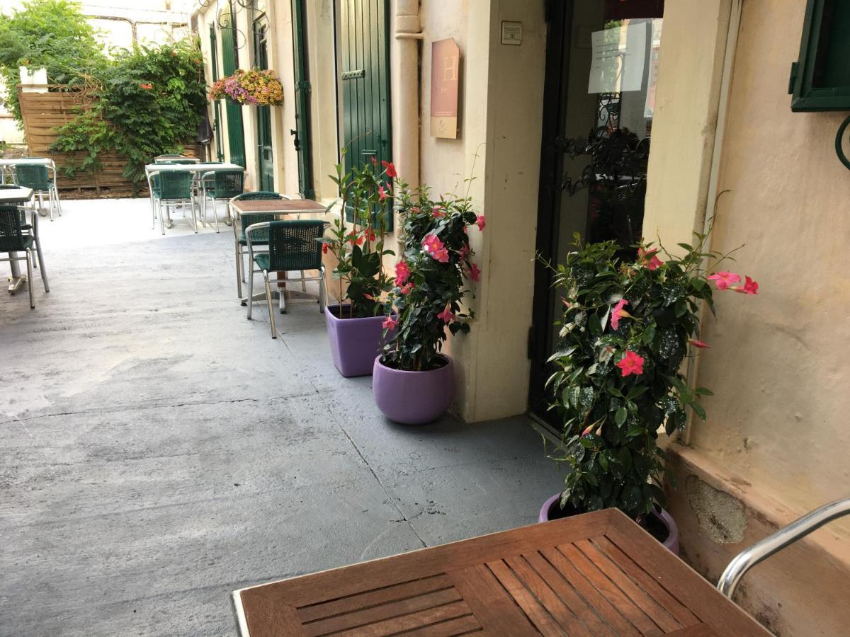 Hostellerie De La Source آرْلْ المظهر الخارجي الصورة